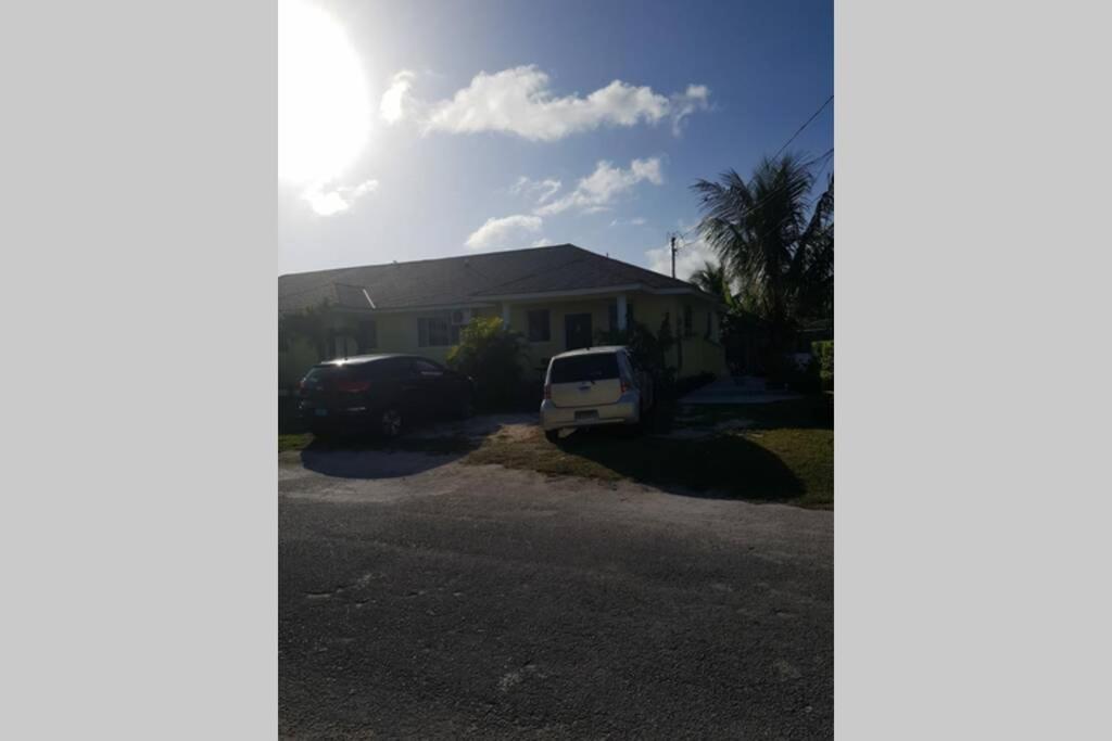 The Cozy Corner Apartment Nassau Exterior photo