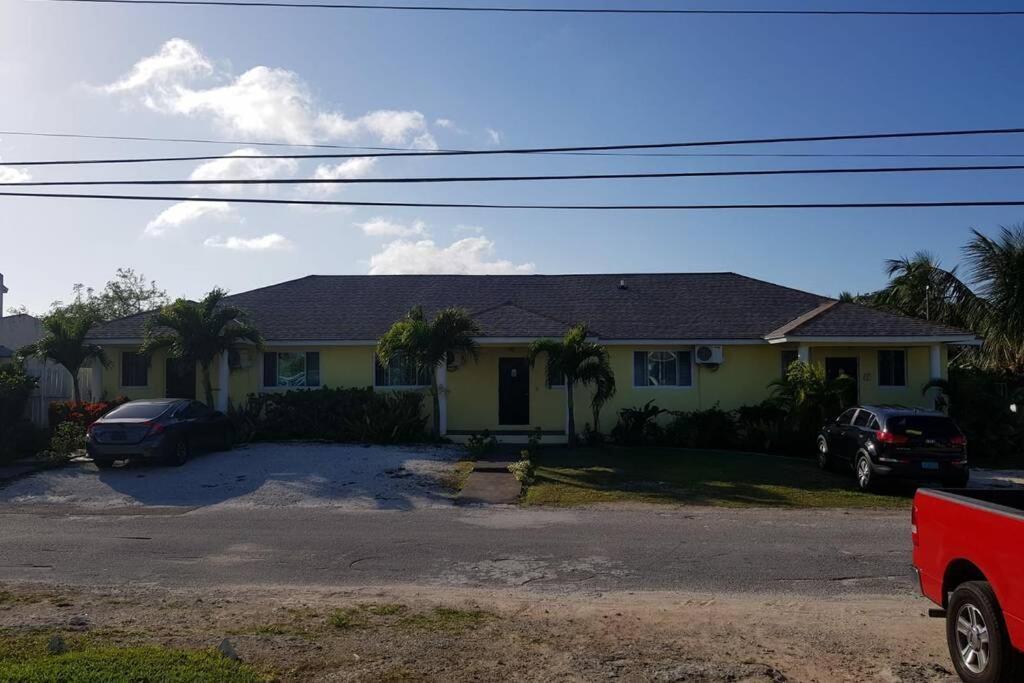 The Cozy Corner Apartment Nassau Exterior photo